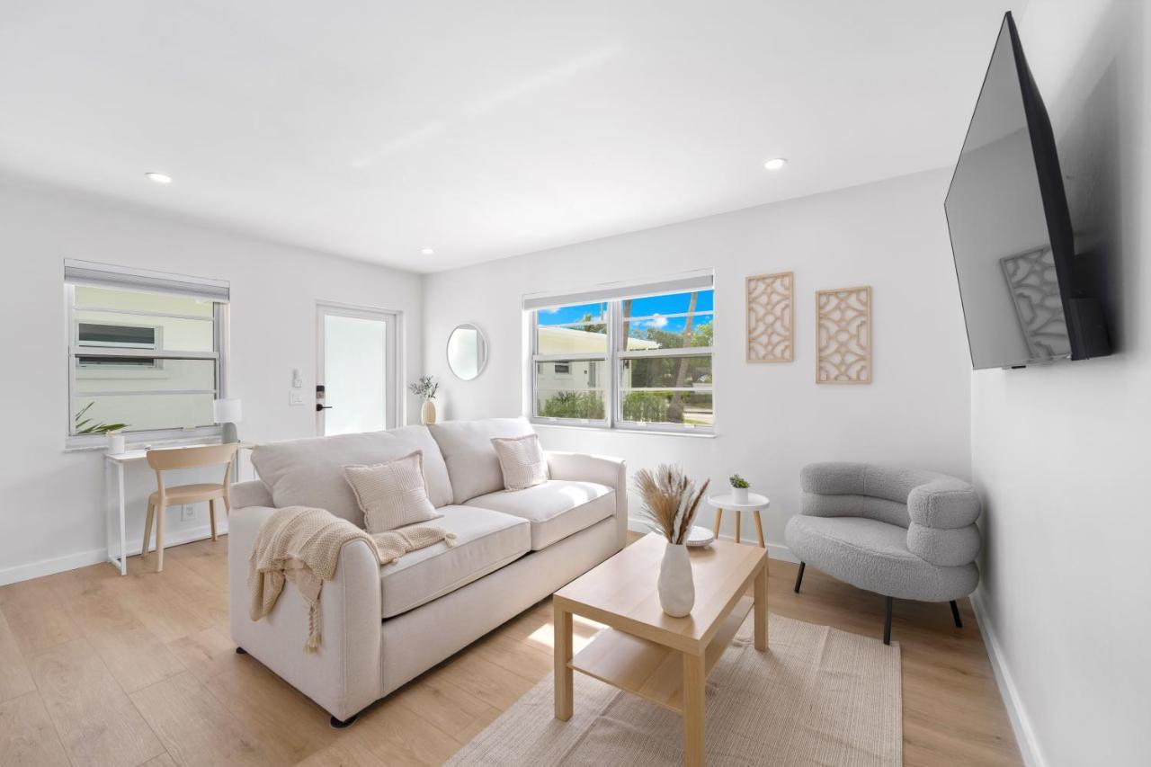 M Lake Worth Beach - Modern Villas Near West Palm Beach, Chic Retro Vibes, King Bed, Cozy Backyard, Bbq, Workspace, High-Speed Internet, Free Parking, 5 Minutes To Downtown & Beach Ngoại thất bức ảnh