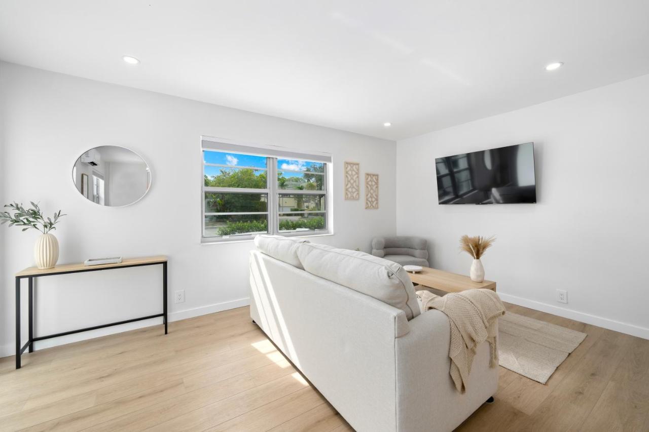 M Lake Worth Beach - Modern Villas Near West Palm Beach, Chic Retro Vibes, King Bed, Cozy Backyard, Bbq, Workspace, High-Speed Internet, Free Parking, 5 Minutes To Downtown & Beach Ngoại thất bức ảnh