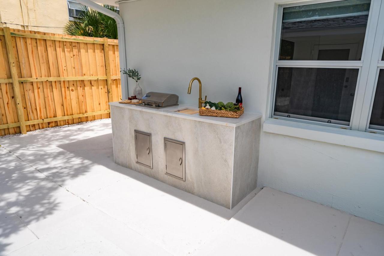 M Lake Worth Beach - Modern Villas Near West Palm Beach, Chic Retro Vibes, King Bed, Cozy Backyard, Bbq, Workspace, High-Speed Internet, Free Parking, 5 Minutes To Downtown & Beach Ngoại thất bức ảnh