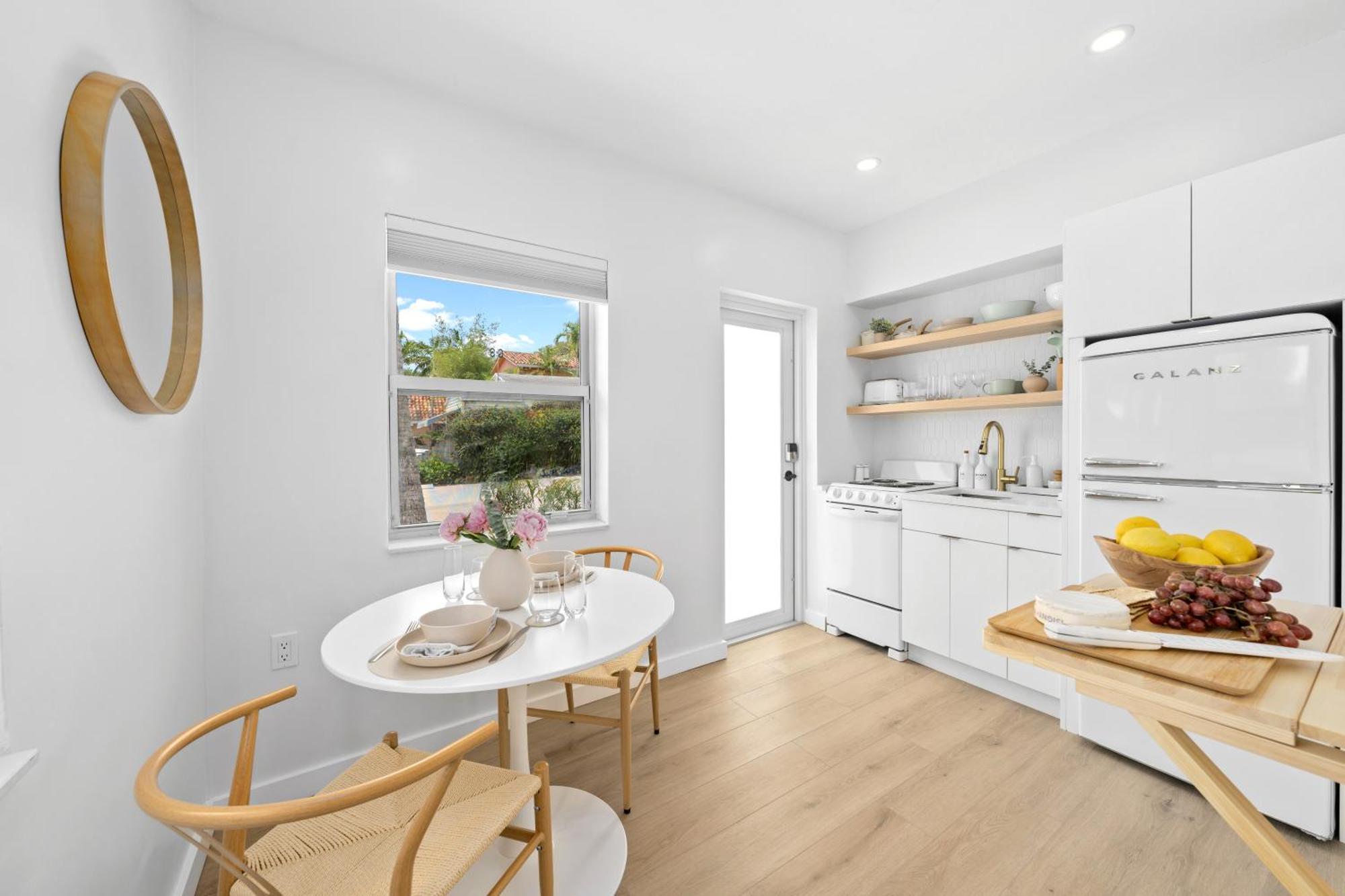 M Lake Worth Beach - Modern Villas Near West Palm Beach, Chic Retro Vibes, King Bed, Cozy Backyard, Bbq, Workspace, High-Speed Internet, Free Parking, 5 Minutes To Downtown & Beach Ngoại thất bức ảnh