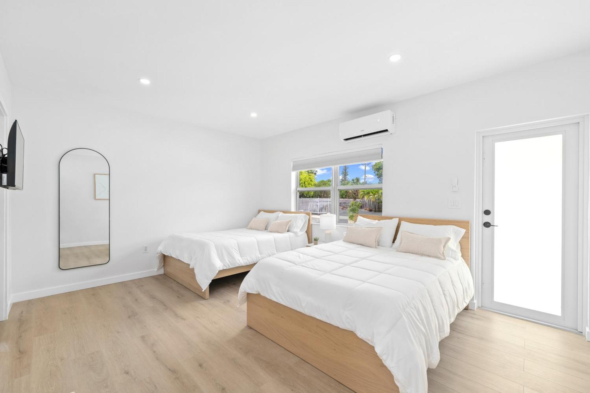 M Lake Worth Beach - Modern Villas Near West Palm Beach, Chic Retro Vibes, King Bed, Cozy Backyard, Bbq, Workspace, High-Speed Internet, Free Parking, 5 Minutes To Downtown & Beach Ngoại thất bức ảnh