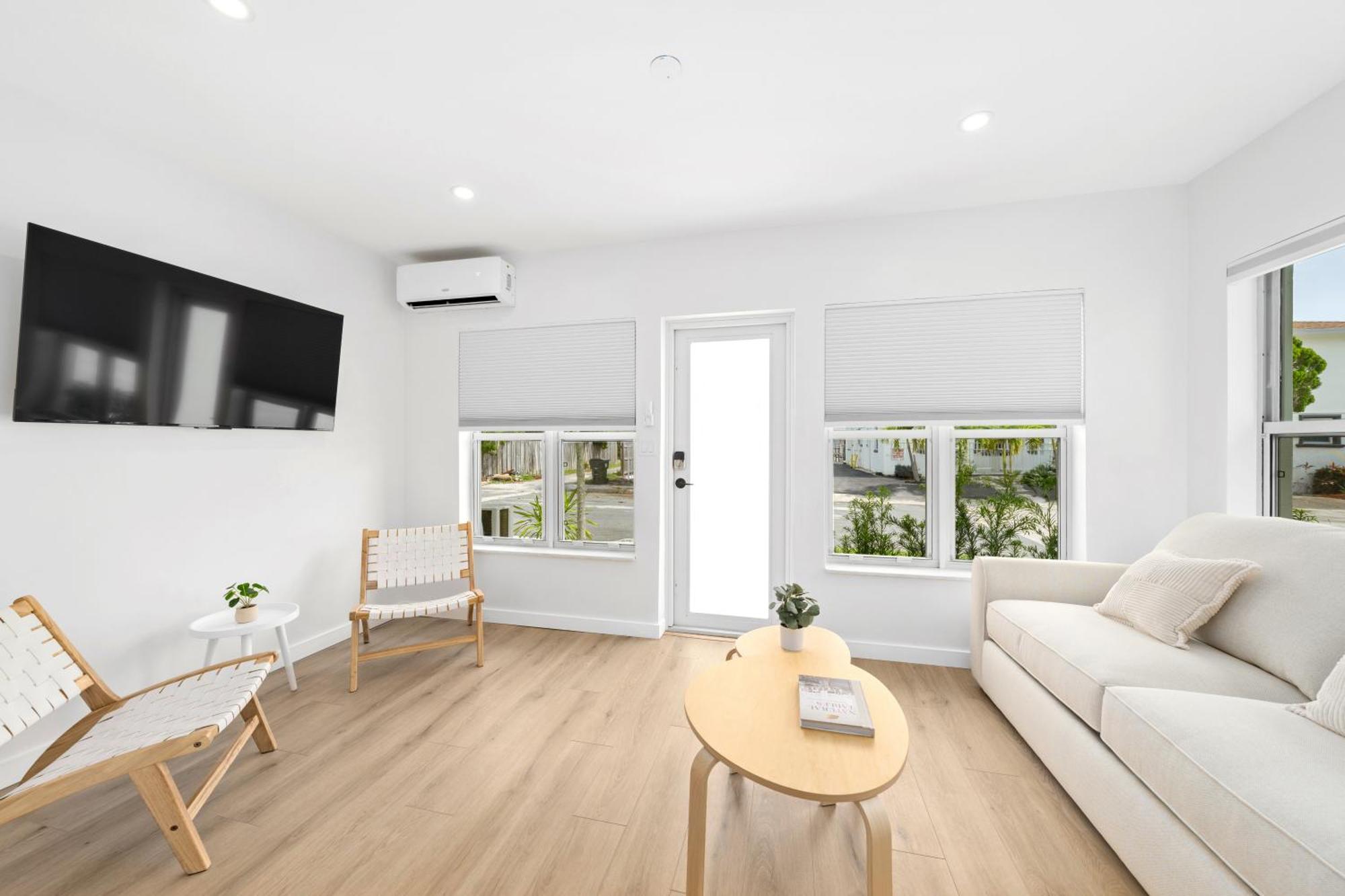 M Lake Worth Beach - Modern Villas Near West Palm Beach, Chic Retro Vibes, King Bed, Cozy Backyard, Bbq, Workspace, High-Speed Internet, Free Parking, 5 Minutes To Downtown & Beach Ngoại thất bức ảnh