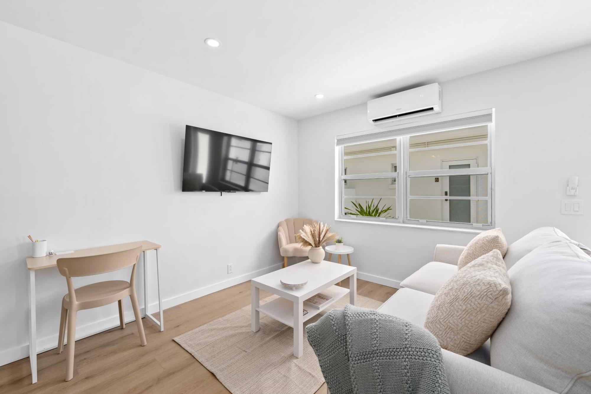 M Lake Worth Beach - Modern Villas Near West Palm Beach, Chic Retro Vibes, King Bed, Cozy Backyard, Bbq, Workspace, High-Speed Internet, Free Parking, 5 Minutes To Downtown & Beach Ngoại thất bức ảnh