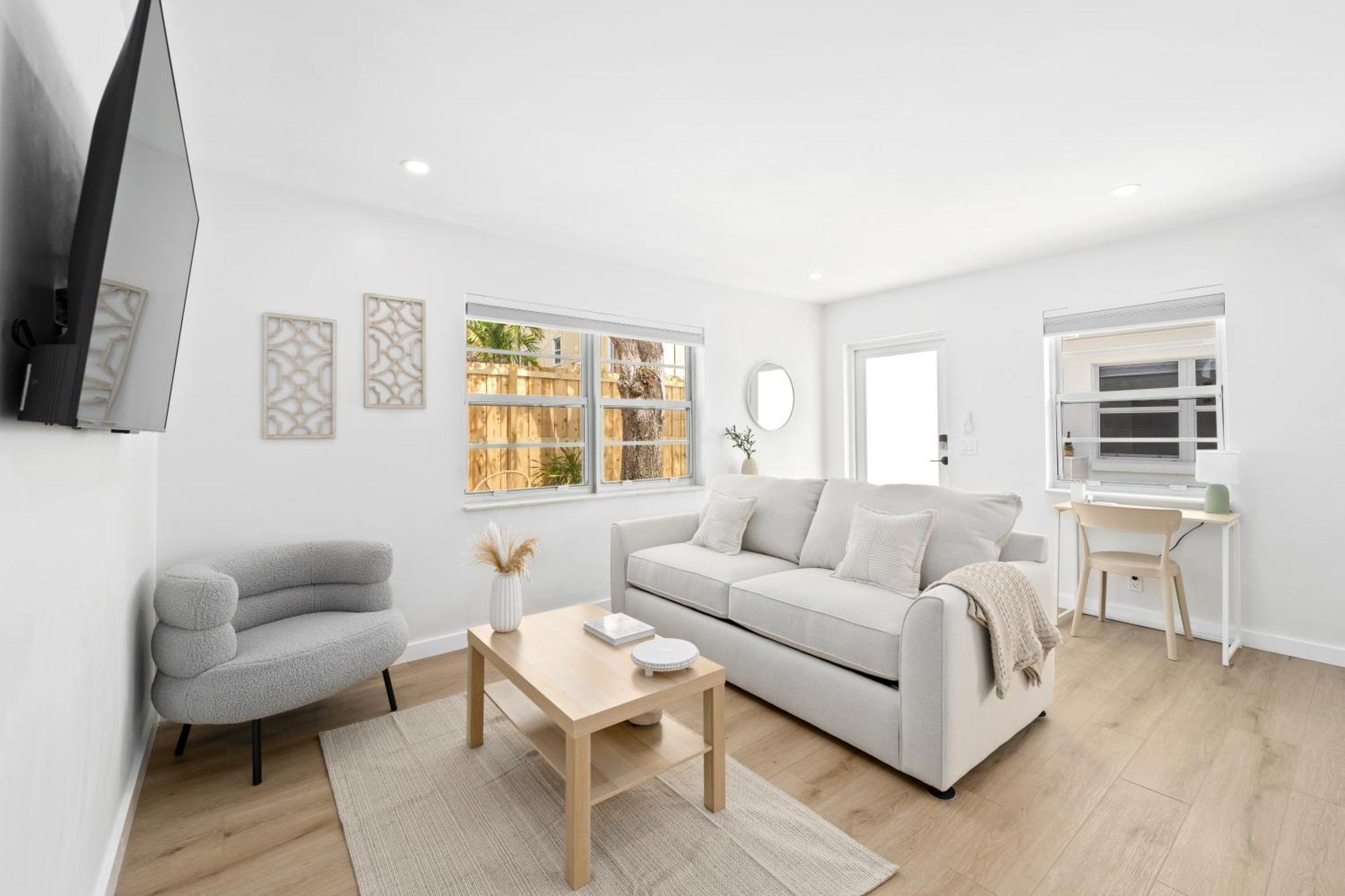 M Lake Worth Beach - Modern Villas Near West Palm Beach, Chic Retro Vibes, King Bed, Cozy Backyard, Bbq, Workspace, High-Speed Internet, Free Parking, 5 Minutes To Downtown & Beach Ngoại thất bức ảnh